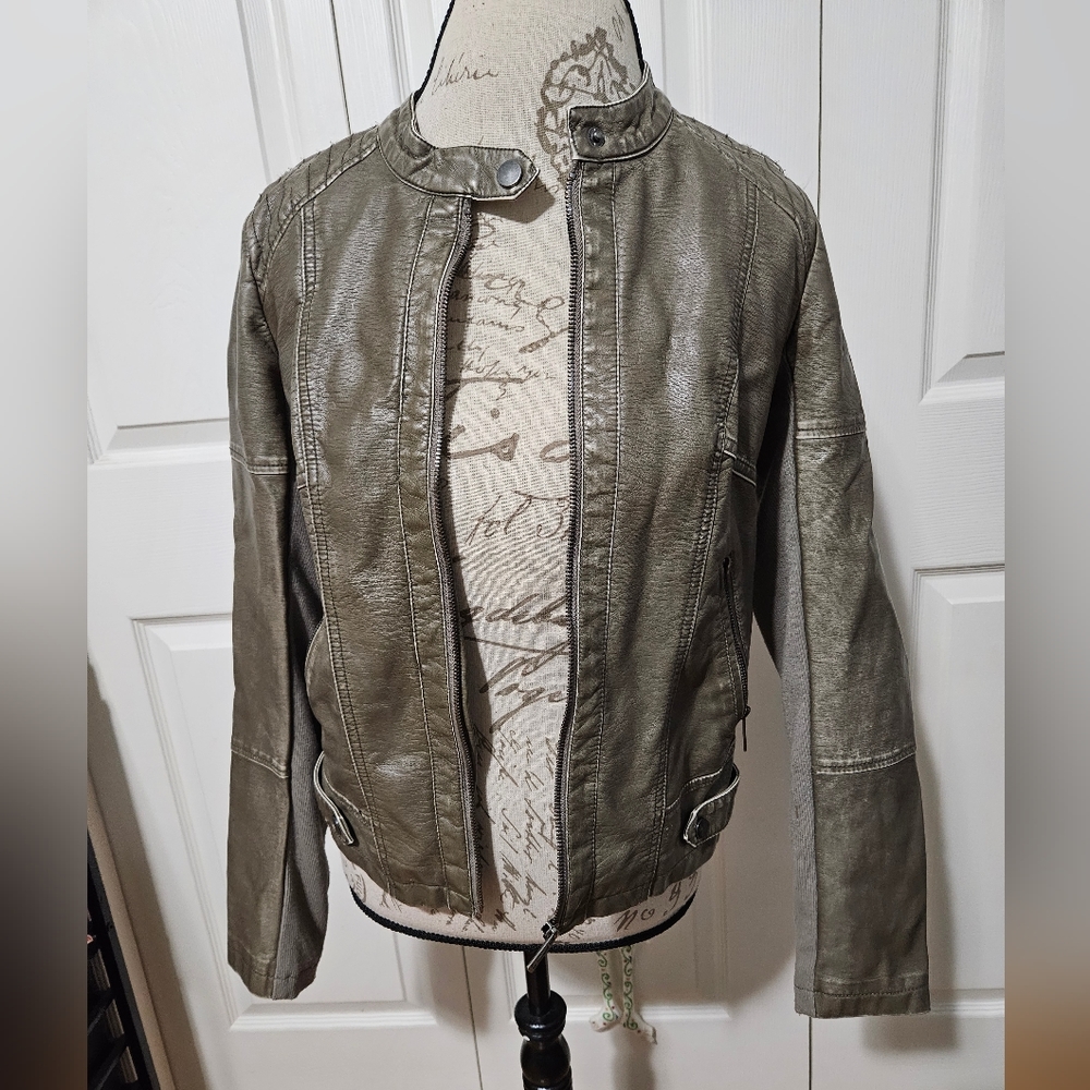 Falls Creek faux Leather Motorcycle Style Jacket Size Small